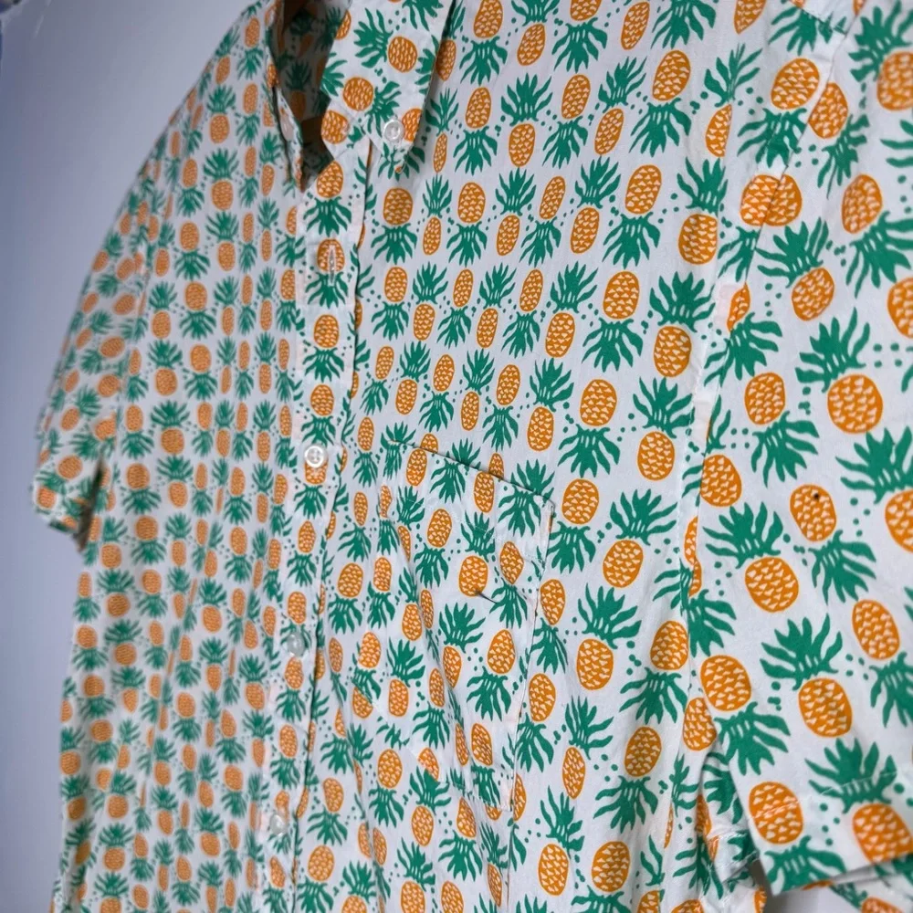 J. Crew Men’s Slim Fit Pineapple Print Short Sleeve Button Up Flex Washed Medium